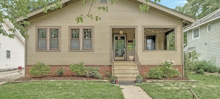 Modern Bungalow: spacious 3BR home near downtown Champaign & campus Hotels in Champaign