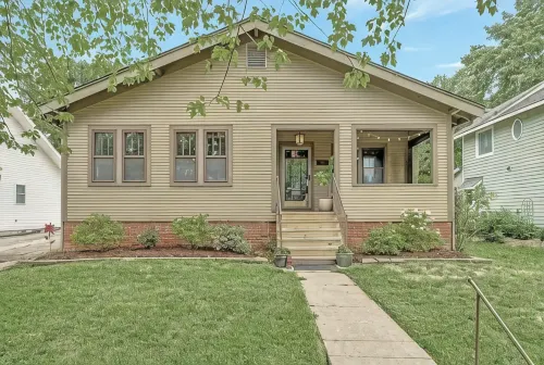 Modern Bungalow: spacious 3BR home near downtown Champaign & campus - 3つ星