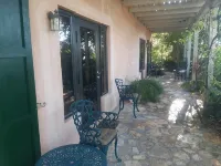 A rare combination of central location convenience & private island seclusion - Apartments
