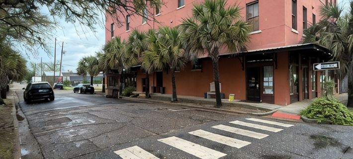 Charming studio apartment , free parking, WiFi in historic downtown Mobile Hotels in Mobile County
