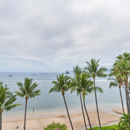 Romantic Oceanfront Condo at Lahaina Shores with Sweeping Ocean Views