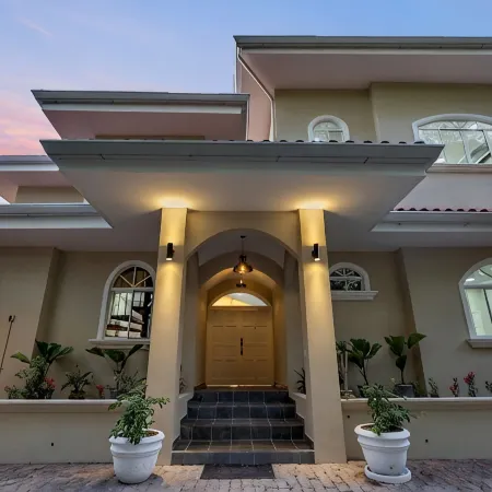 Beachfront Villa Just Steps To The Water