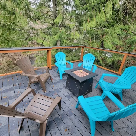 Riverfront Cabin w/Hot Tub : Near Mt. Rainier Sunrise entrance