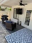 Close to beach! Family-sized home with pool and hot tub. - 4성급