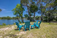 Welcome to the scallop shack! Newly renovated and on the water in Crystal River! - 3つ星