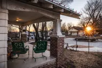 The Outsiders-Greaser Hideout-Across from Outsiders House Museum - بيت ضيافة