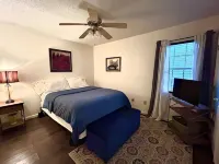 Oxford Town-Close to Campus and Walking Trails-New Furniture! - 2 ดาว