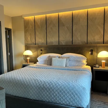 Luxe Mammoth Monache 2br/2ba Suite - steps to the village and gondola!