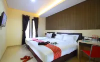 Sumi Hotel Surabaya - Bãi đậu xe