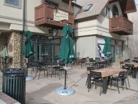 Spacious Estes Park 2 Bedroom Loft with AC. on the River, Location is Unmatched. - 4つ星
