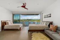 Modern Oceanfront Resort Living. Luxury Oceanfront Bedroom Suites. Sleeps 10! - balcony