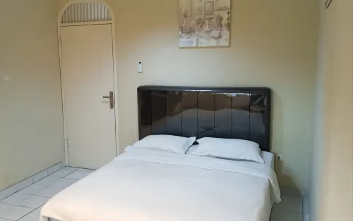 Bintaro Homestay Syariah - Guest houses