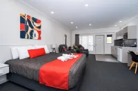 Aubyn Court Spa Motel - spa