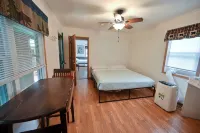 Two Bed Two Bathroom Cabin with Kitchenette Area