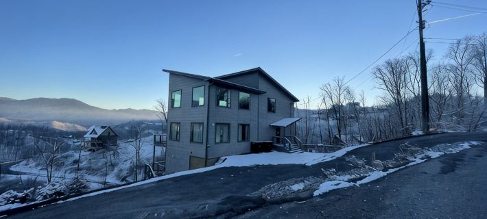 BRAND NEW! Stunning VIEWS,Huge Decks,Game Room,Fire Pit Hotels in Sevier County