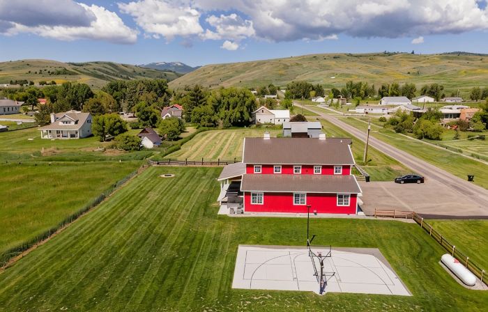Red Barn Retreat in the Heart of Bloomington