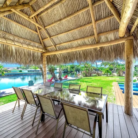 Heated Pool! Waterfront+Tiki Hut! Close To Beach!