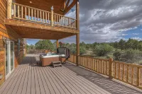Beautiful home with lots of room. Large deck and amazing hot tub. - balcony