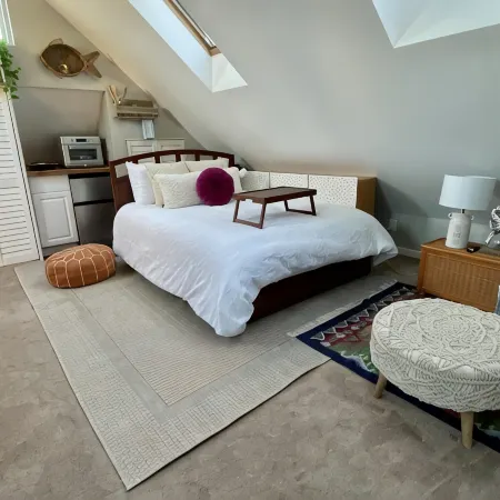 Stylish Seaside Cottage - Walking to Beach