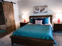 Lakefront Retreat with Spectacular Panoramic Views. Pet Friendly! - 3-Star
