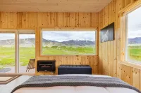 Off-grid tiny home in apple orchard with million-dollar mountain views! - 4-stjärniga