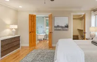 One Story Luxury near Hendersonville & the Biltmore! - Wifi