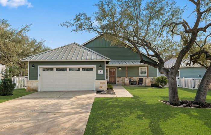 Designer Home in the Heart of Historic Dripping Springs-The Murray House