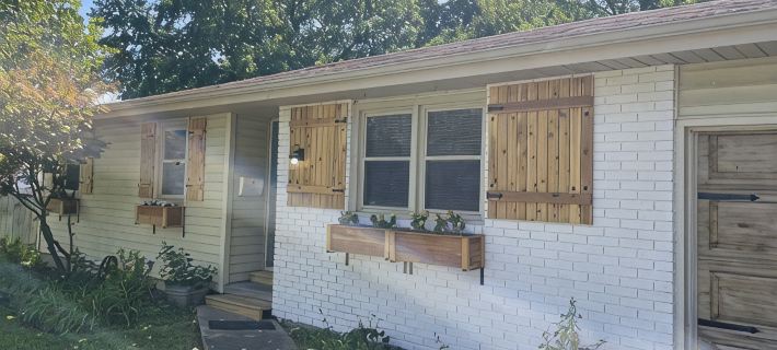Cheerful mid-town home close to Bass Pro, shopping and local eateries. Hotels in Springfield