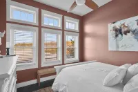 Luxury lakefront escape near Gun Lake - 4-Star