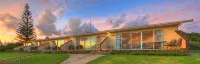 Islander Lodge Apartments - parking