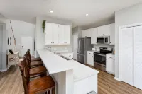 Spacious & Quiet Vacation Getaway, 15 Min to Beach - Wifi