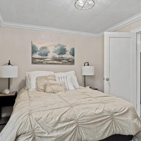Fully renovated cozy home in the heart of Salmon! No cleaning fees!