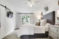 Luxury Round Top Farmhouse  / 6mil to The Square - 4-Star