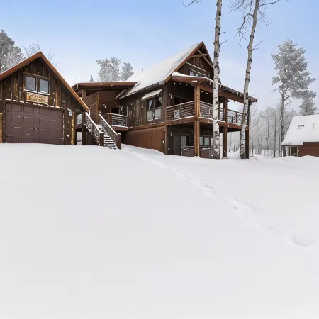 Twin Aspen-Terry Peak Cabin, Hot Tub, WiFi & AC, Garage Access