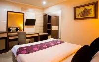 Efa Hotel Banjarmasin - parkir