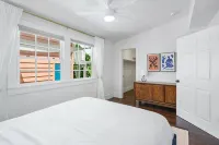 Jula Place-Walk downtown from old Florida glam! - 4-Star