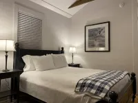 Charming & Quaint - Fully Restored Historic Cottage at Camellia Cottages - Boutique
