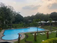The Alit - piscina