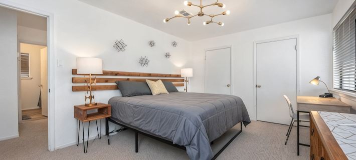 Wellspring Townhome - King Bed Suite minutes from Texas A&M โรงแรมในไบรอัน