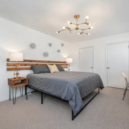 Wellspring Townhome - King Bed Suite minutes from Texas A&M