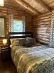 Beautiful private beach area within steps from the modern updated log home - 3 estrellas