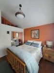 LOCATION!  WALK TO DOWNTOWN AND OLD MILL -  ONE BEDROOM ONE BLOCK FROM THE RIVER - شقق