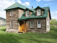 Historic 2 Story Hand-Hewn Log Cabin Next to Yellowstone Park - Alphydda