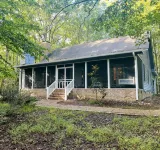 Charming 3 BR, 2 Bath cabin located in quiet Clifftops and close to Sewanee - Swimmingpools