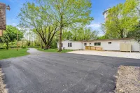 Secluded Home "Behind The Vines SLEEPS 22 on over an acre! - 2つ星