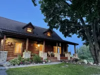 Country Living Custom Built Log Home with Hot Tub and Sauna - 4 estrellas