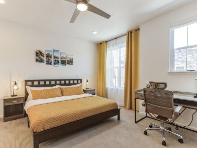 Luxury Brand New Townhouse, family and pet friendly