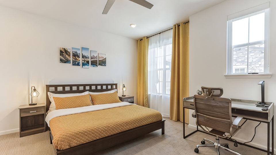 Luxury Brand New Townhouse, family and pet friendly