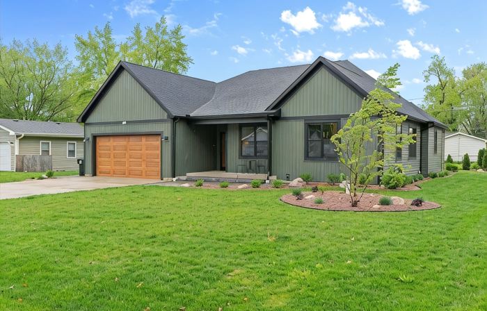 4Bed 3.5Ba Cozy New Construction! Close to Lake Geneva and Lake Elizabeth!