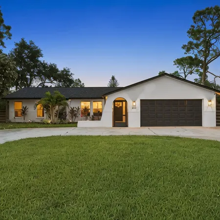 NEW Naples Modern Farmhouse w/Heated Pool, Sleep 10